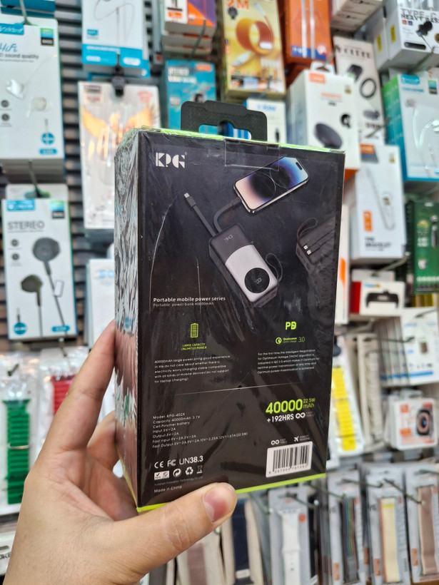 پاوربانک KPG-402 ظرفیت 40000 میلیآمپر 22.5 وات فست شارژ